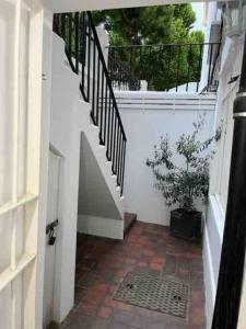 Kensington apartment with 2 bedrooms 1 living room and Patio