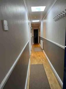 Kensington apartment with 2 bedrooms 1 living room and Patio