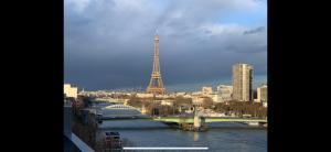 Appartement vue Tour Eiffel paris 16 Eme - 4-Sterne-Hotels in Paris