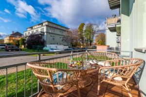 Ruhig - Privatparkplatz - barrierearm Quiet - private car park - low barrier