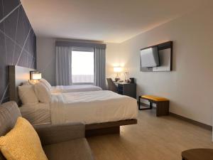 Suite with Two Queen Beds - Accessible/Non-Smoking room in Comfort Suites Airport Louisville