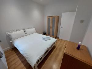 Cosy North Kensington Family apartment for 4 persons - Children stay free Netflix inbedrooms Close to underground and overground stations - very convenient for Wembley Stadium