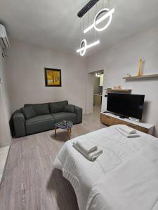 Studio near US Embassy with balcony