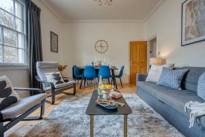 2-Bedroom Stunning, Modern & Spacious Apartment, near Ocean Village, Central Southampton - by Blue Puffin Stays