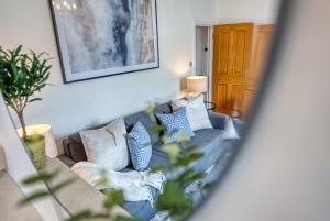 2 Bed Stunning Chic Modern Spacious Apt, Ocean Village, Southampton - Plenty of Parking - By Blue Puffin Stays