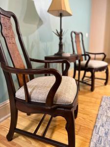 Chic Two-Bedroom Apartment on Camp St, New Orleans