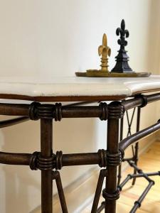 Chic Two-Bedroom Apartment on Camp St, New Orleans