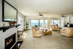 Penguinden - Private Villa with Sea Views