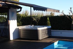 House Smoky with private pool and jacuzzi