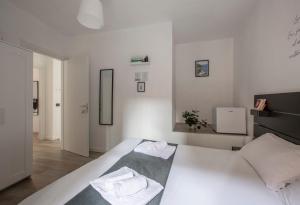 Double or Twin Room with Shared Bathroom