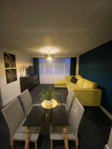 Roomello - 4-star hotels in Peterborough