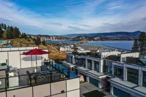 Lake Okanagan Oasis - Rooftop Patio - Peachland