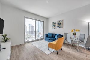 Luxury 1 BR with DEN Downtown Tampa Apt - City Views, Rooftop Pool, Workspace