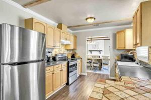 Greensboro Get-together, K Bed, Secret Playroom, central location