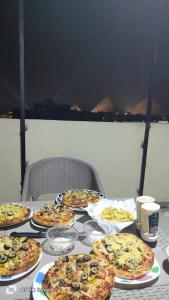 Jessy Pyramids View Inn