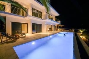 Villa Kilada on the Rocks