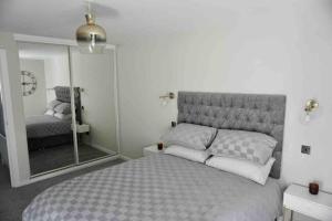 LUXURIOUS SEASIDE APARTMENT