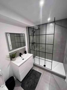 LUXURIOUS SEASIDE APARTMENT