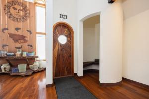 Seaside Art Gallery Loft Inspire Your Creativity with Breathtaking Views!