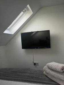 Seaside Serenity: Modern Flat