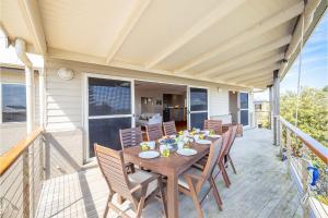 Birubi Point House, 56 Ocean Ave - stunning water views, ducted air con