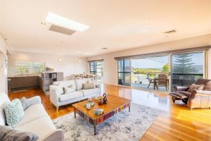 Birubi Point House, 56 Ocean Ave - stunning water views, ducted air con