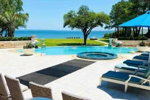 Beautiful lakefront private resort home, Lake LBJ - Buchanan Dam