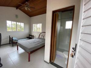 CHÁCARA EM IGARATA COM PISCINA, DENTRO DE CONDOMÍN