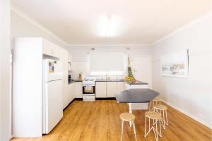 Silver Sands, 29B Victoria Pde - across the road to the water