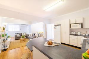 Silver Sands, 29B Victoria Pde - across the road to the water