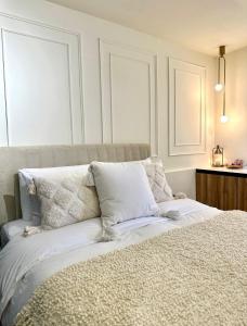Phòng Tiêu Chuẩn Giường Đôi (Standard Double Room)