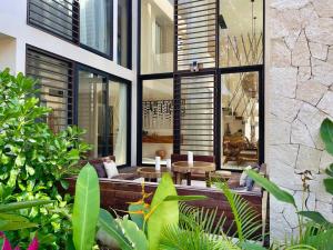 Jungle-chic luxurious Tulum home