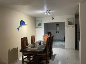 Spacious Rooftop House w King Bed