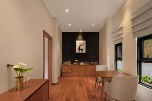 The Golden Ridge Hotel