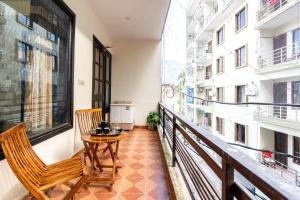 Homlee-Jumbo 1BHK-2AC-Kitchen-Lift-Parking-Tapovan