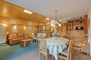 Savoleyres 35 Centrally placed ski inout apartment next to lift with garage