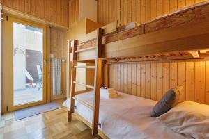 Savoleyres 35 Centrally placed ski inout apartment next to lift with garage