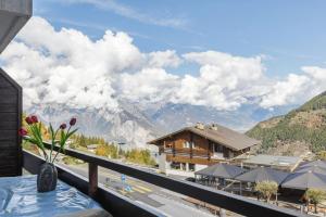 Savoleyres 35 Centrally placed ski inout apartment next to lift with garage