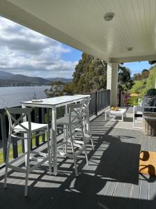 Woodland Bay Retreat-Hot tub,Sauna and Bayview Retreat