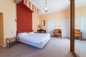Hotels Hotel The Originals Chateau de Perigny : photos des chambres