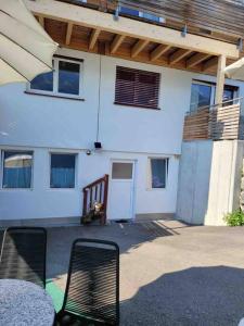 Lakeview Basement Apartment near Interlaken