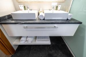 Madeira Bird House - House in the Mountains With Garden