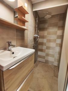 Studio vieille ville tout équipé sans ascenseur