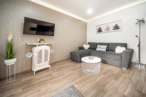 Grace Pine Apartment 3