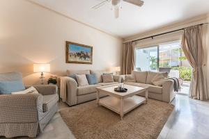 220 Arruzafa Stollar