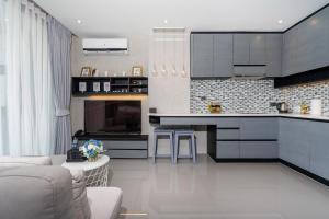 Tropics Kamala Hill View Suite CTG P614, near Beach and Fantasea