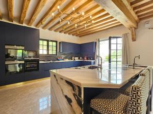 Villas Villa d'exception, 5 chambres, 20m plage, spa. : photos des chambres