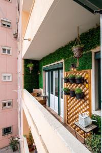 Classy 4BDR Apartment W Balcony by LovelyStay