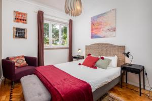 Classy 4BDR Apartment W Balcony by LovelyStay