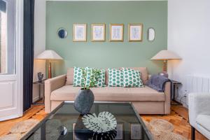 Classy 4BDR Apartment W Balcony by LovelyStay